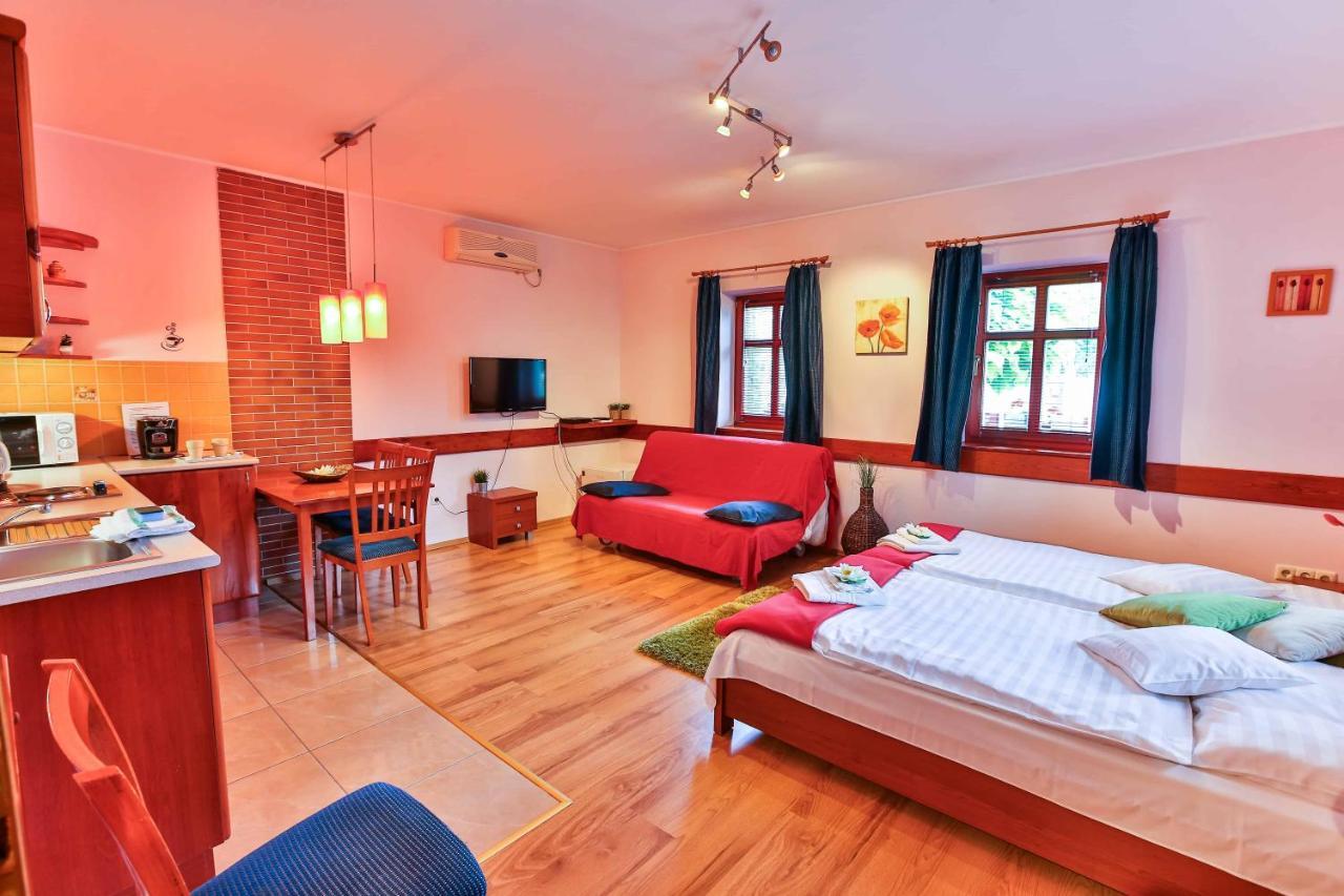 Sara-Lux Apartman Nyarliget Exteriör bild