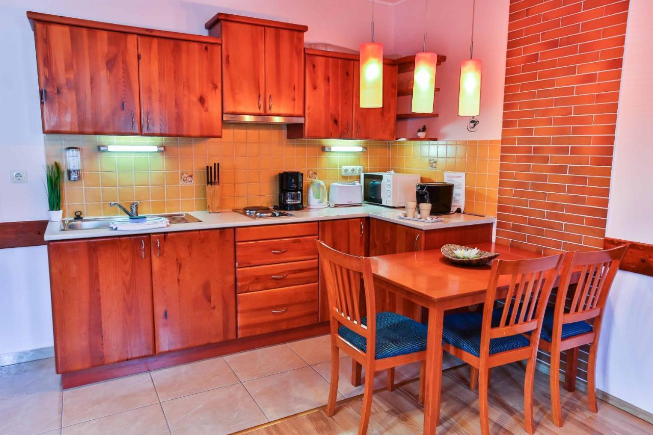 Sara-Lux Apartman Nyarliget Exteriör bild